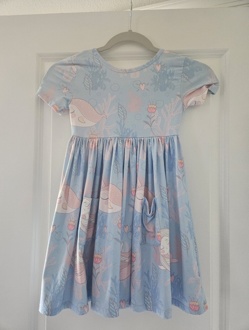 Dresses - Picture 6 of 6